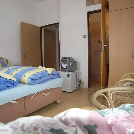 U Antonickova Pramene בית הארחה 3*